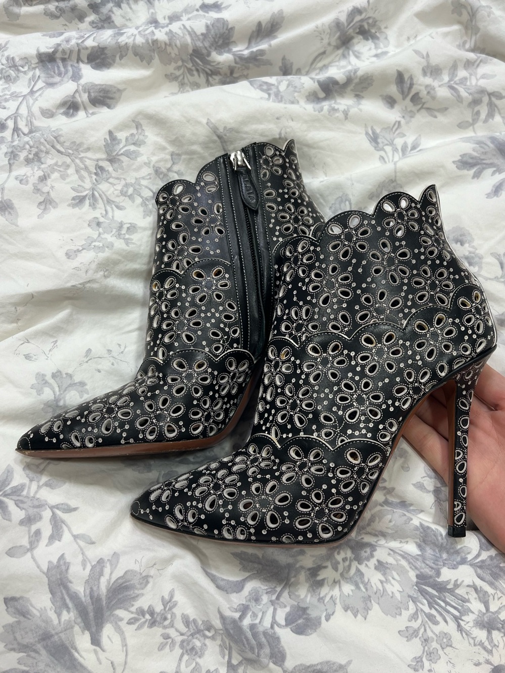 ALAIA LASER CUT 2 TONE
LEATHER HIGH HEEL
ANKLE BOOTIES size 7.5